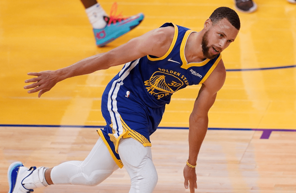金年会-包含华盛顿奇才训练开放日，赛后防线松动引欢呼，NBA季后赛在即，赛季目标并未改变的词条